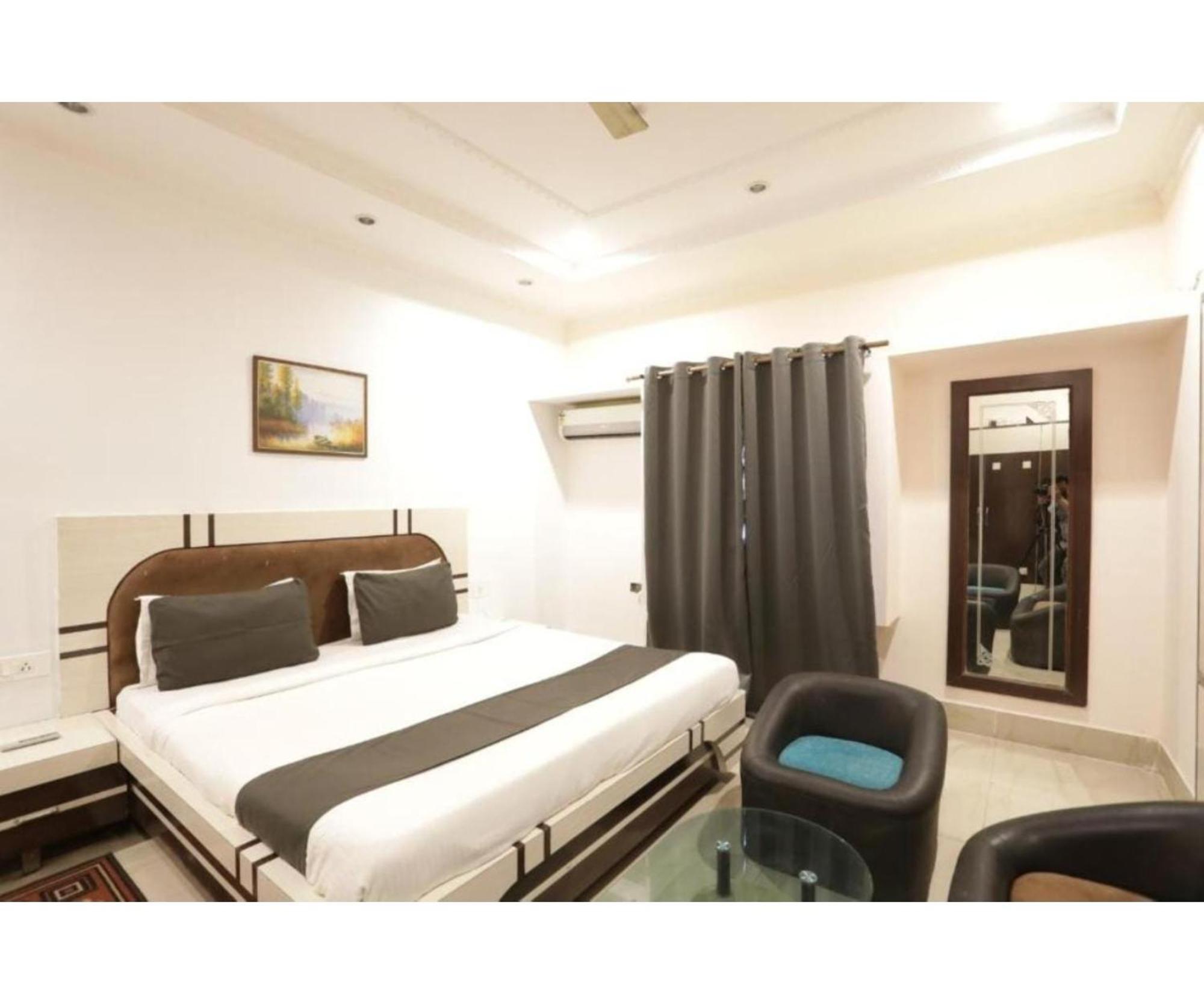 Day S Inn Luxury Stay Near Care Hospital In Budget Friendly Price Best Seller 부바네스 외부 사진