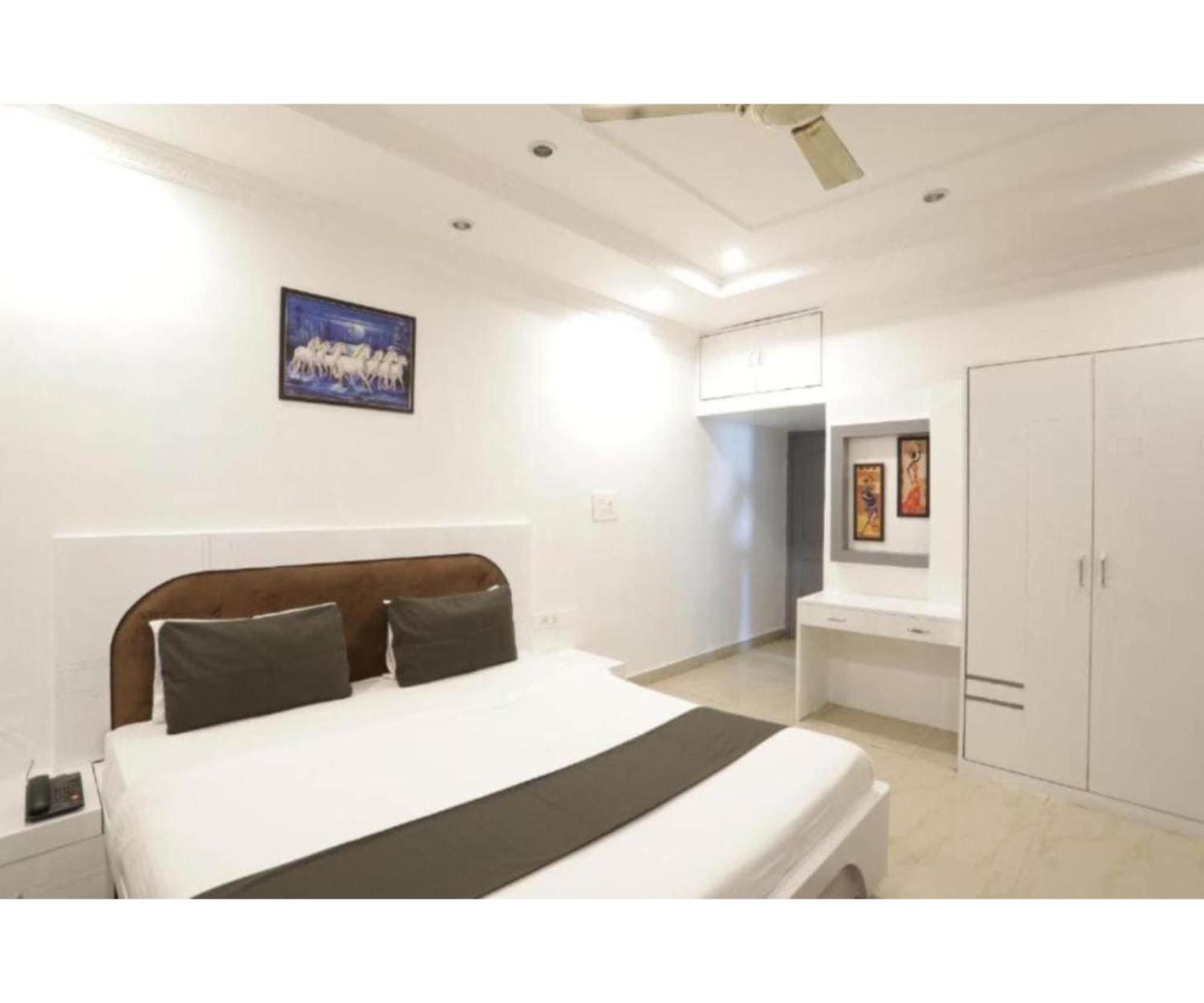 Day S Inn Luxury Stay Near Care Hospital In Budget Friendly Price Best Seller 부바네스 외부 사진