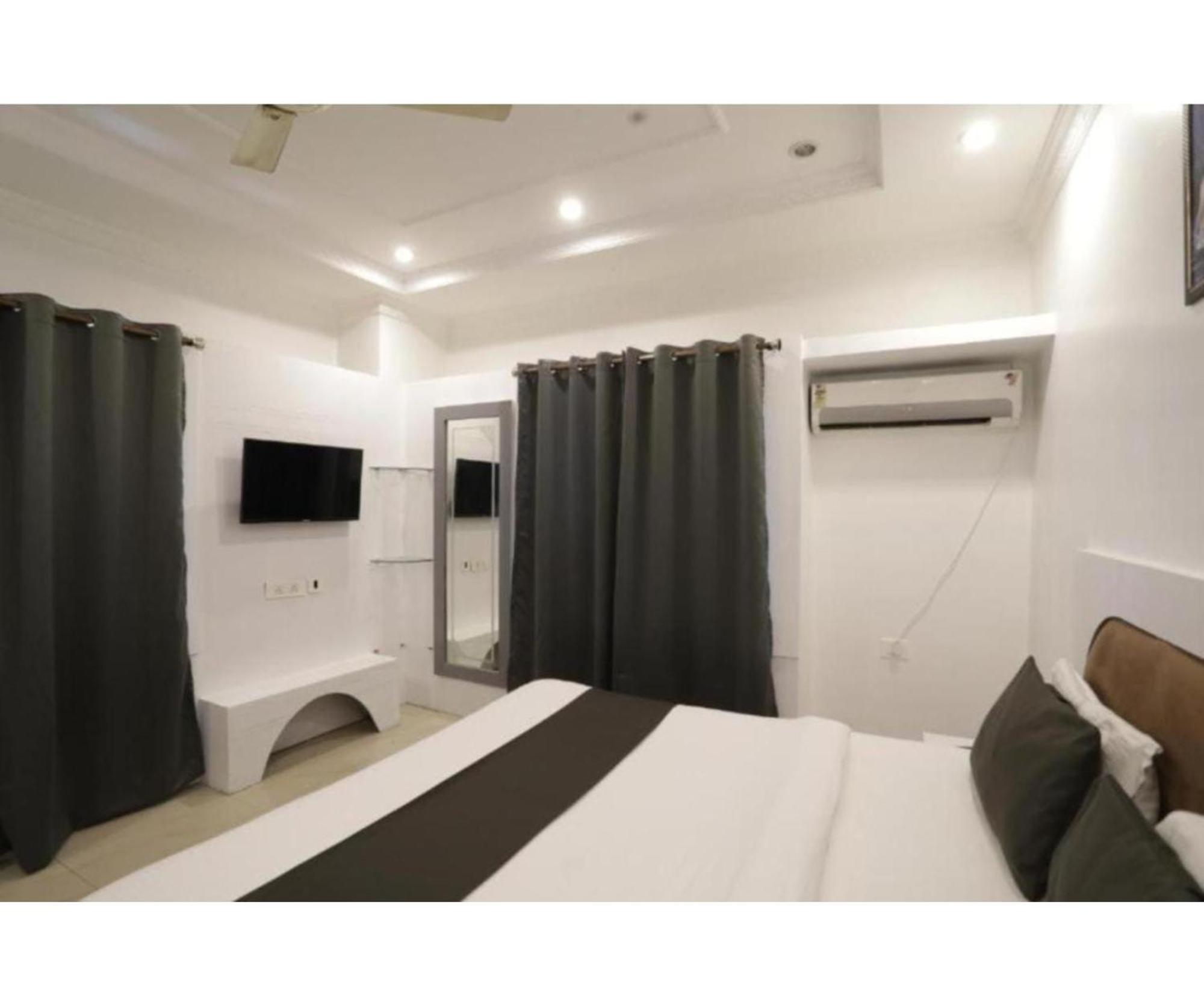 Day S Inn Luxury Stay Near Care Hospital In Budget Friendly Price Best Seller 부바네스 외부 사진