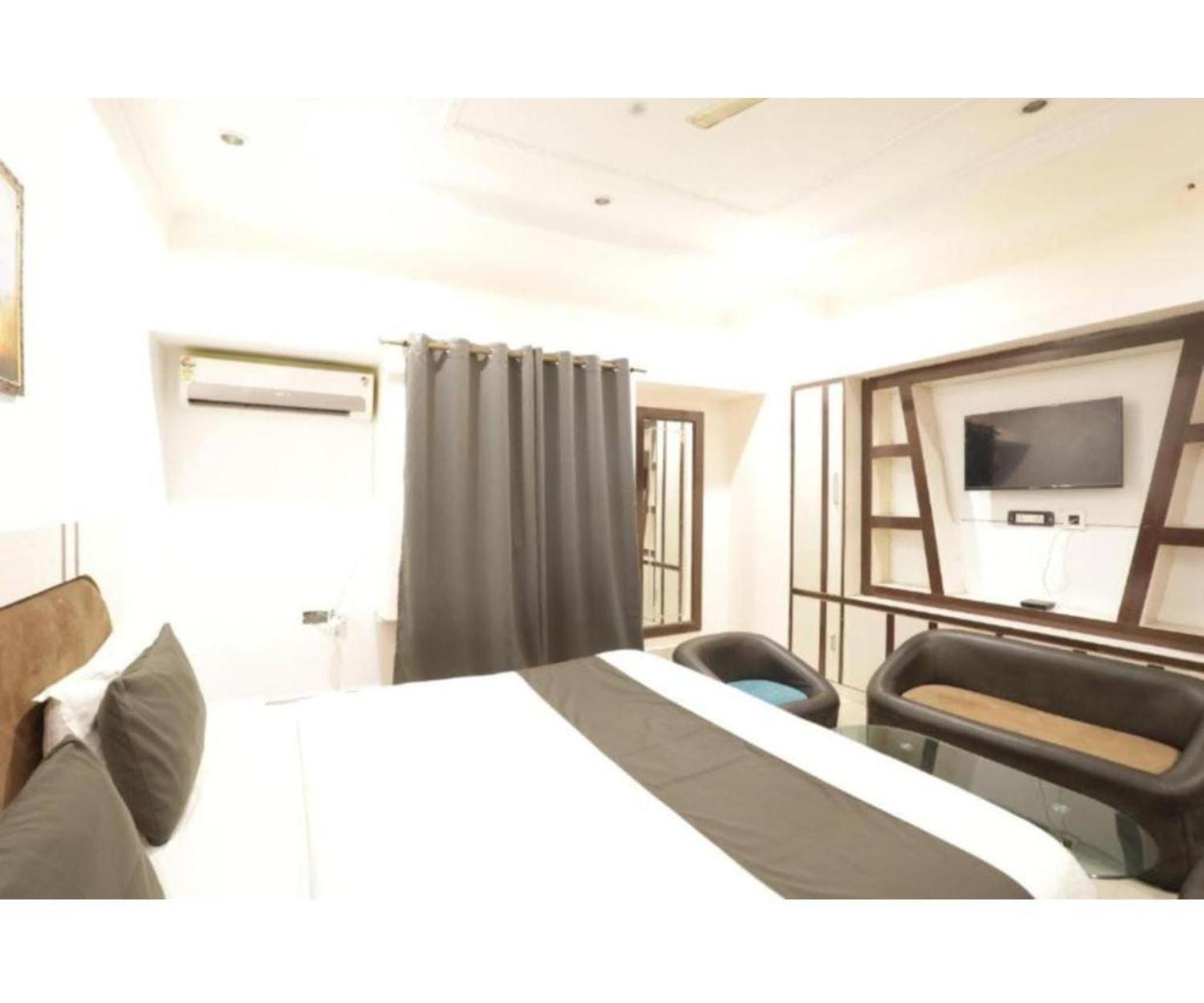 Day S Inn Luxury Stay Near Care Hospital In Budget Friendly Price Best Seller 부바네스 외부 사진