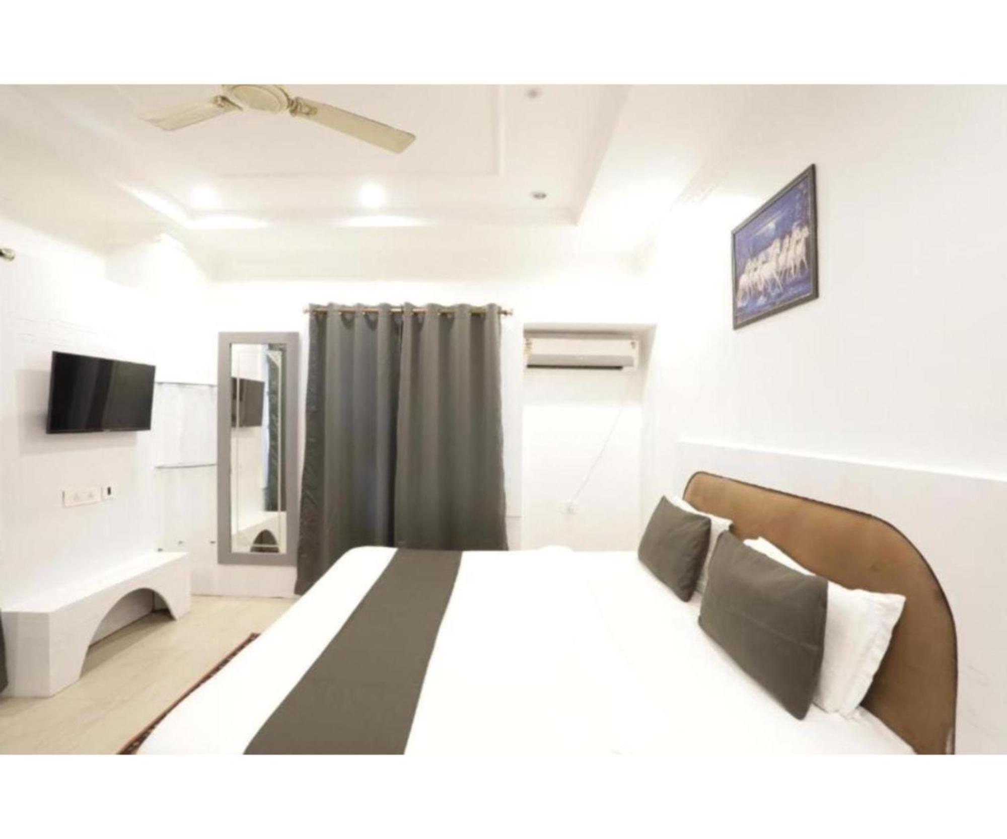 Day S Inn Luxury Stay Near Care Hospital In Budget Friendly Price Best Seller 부바네스 외부 사진