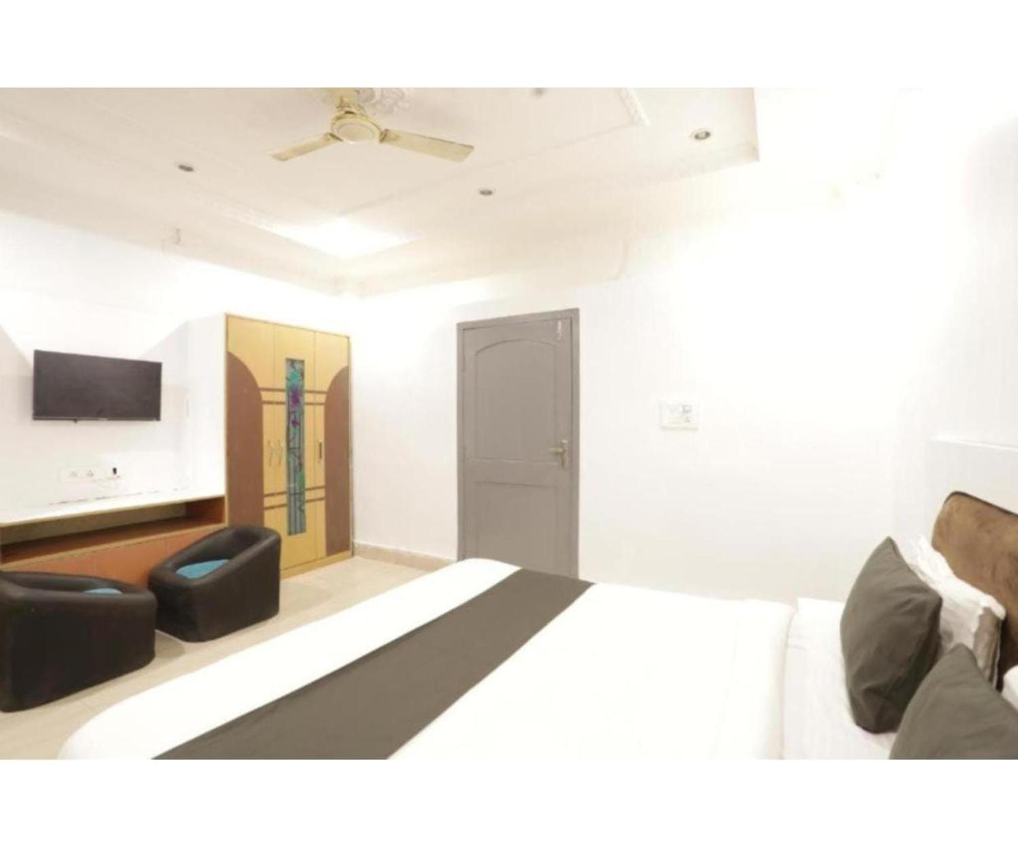 Day S Inn Luxury Stay Near Care Hospital In Budget Friendly Price Best Seller 부바네스 외부 사진