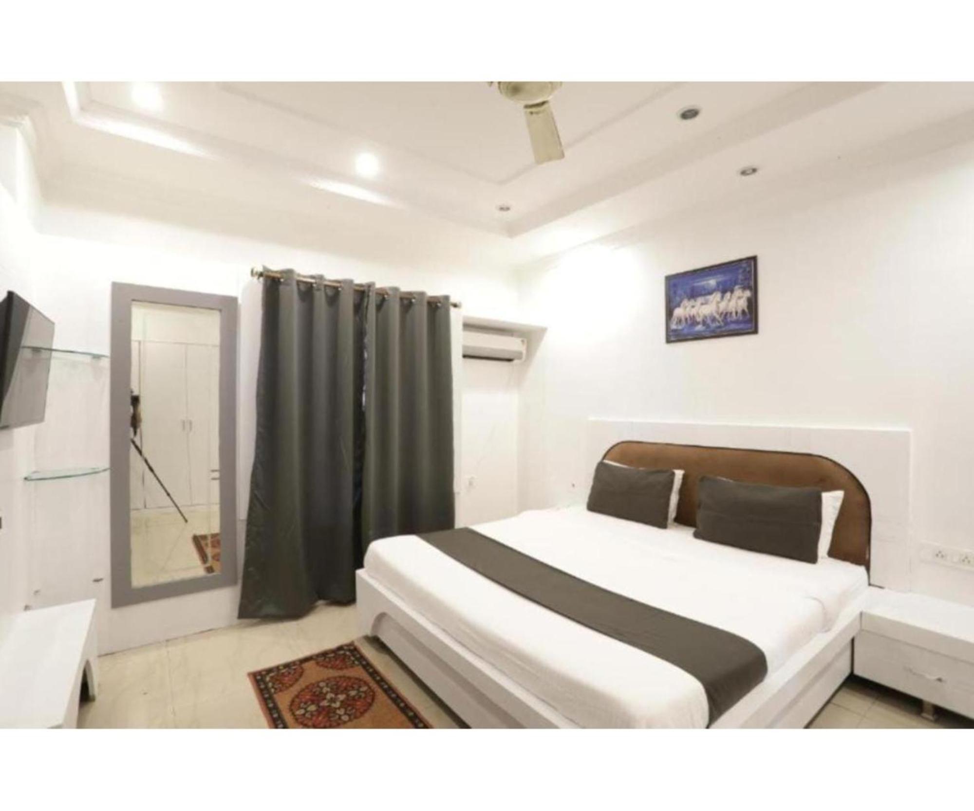 Day S Inn Luxury Stay Near Care Hospital In Budget Friendly Price Best Seller 부바네스 외부 사진